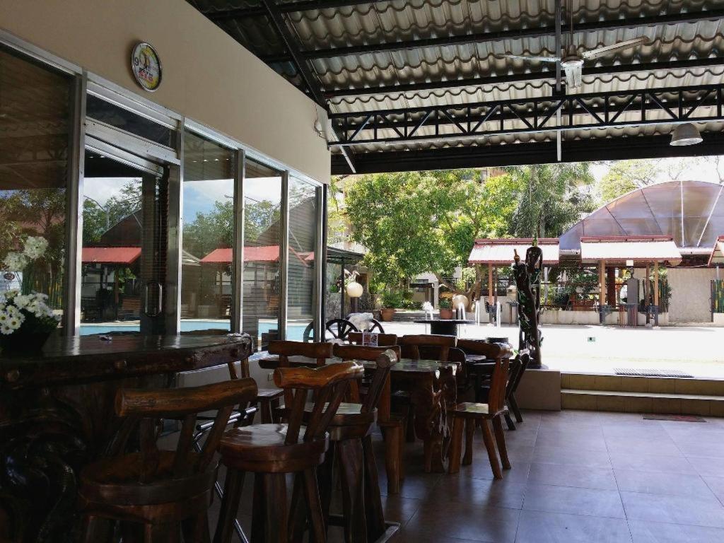 Quezon Premier Hotel Lucena Luaran gambar