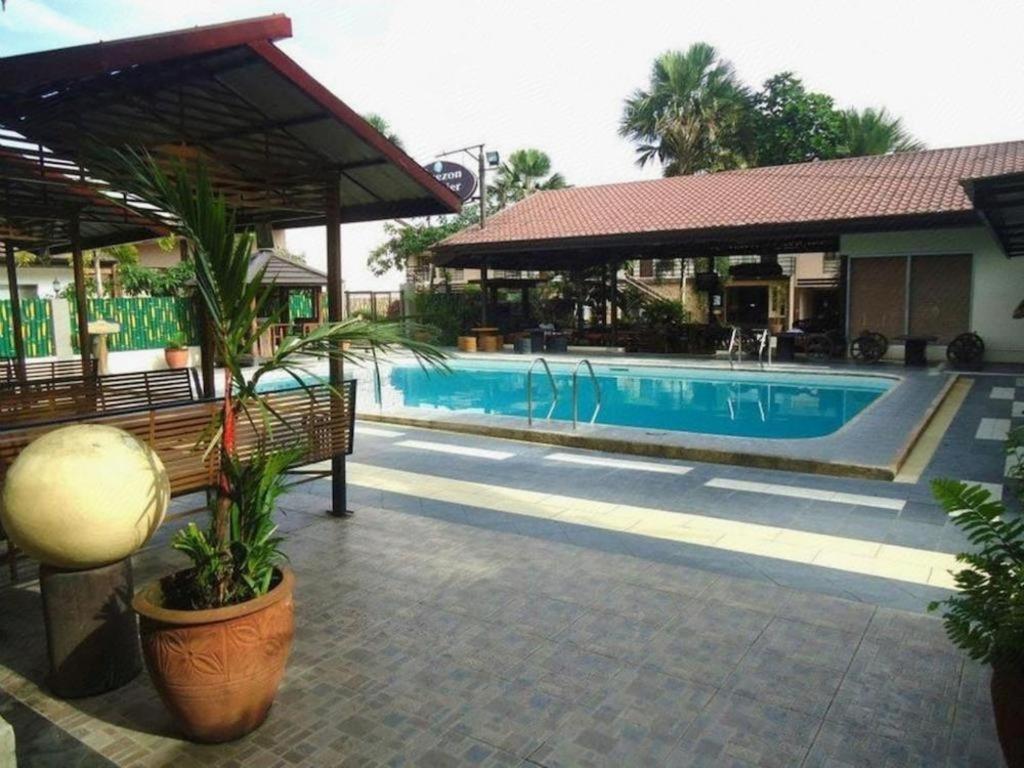 Quezon Premier Hotel Lucena Luaran gambar